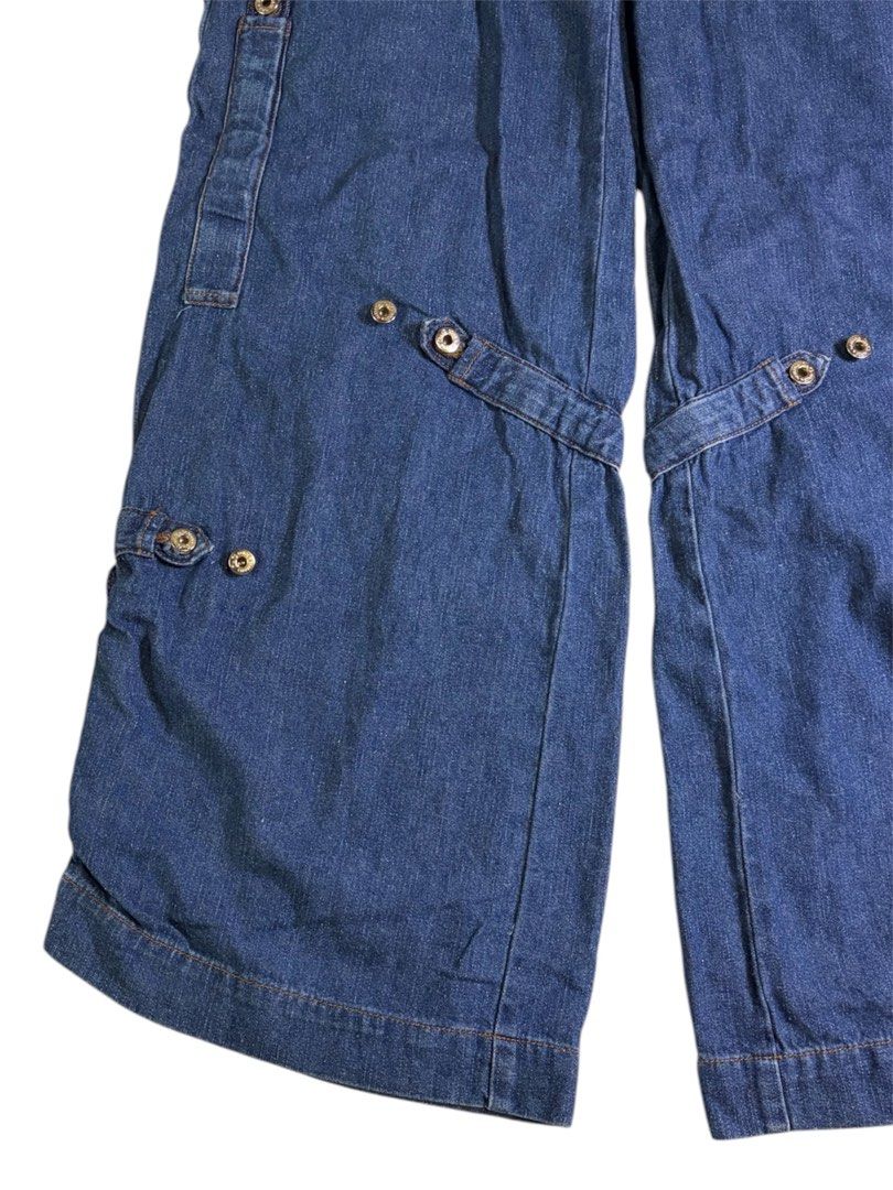 Y2K Dolce & Gabbana adjustable parachute cargo jeans (Category: Luxury Apparel) located in Abucay. Submitted by esangbalakalang (Listing ID 1460523456, Image 3). Description: Dolce & Gabbana utility cargo jeans originates from the iconic Spring/Summer 2004 collection. Crafted from high-quality, heavy-weight medium-wash blue denim, these trousers showcase a signature utilitarian aesthetic with detailed snap-button front panels, adjustable horizont