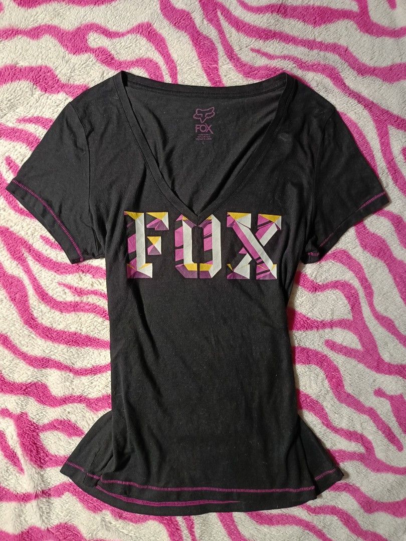 Y2k fox big print top (Category: Blouses) located in Binangonan. Submitted by uhwhynot (Listing ID 1460508886, Image 1). Description: .