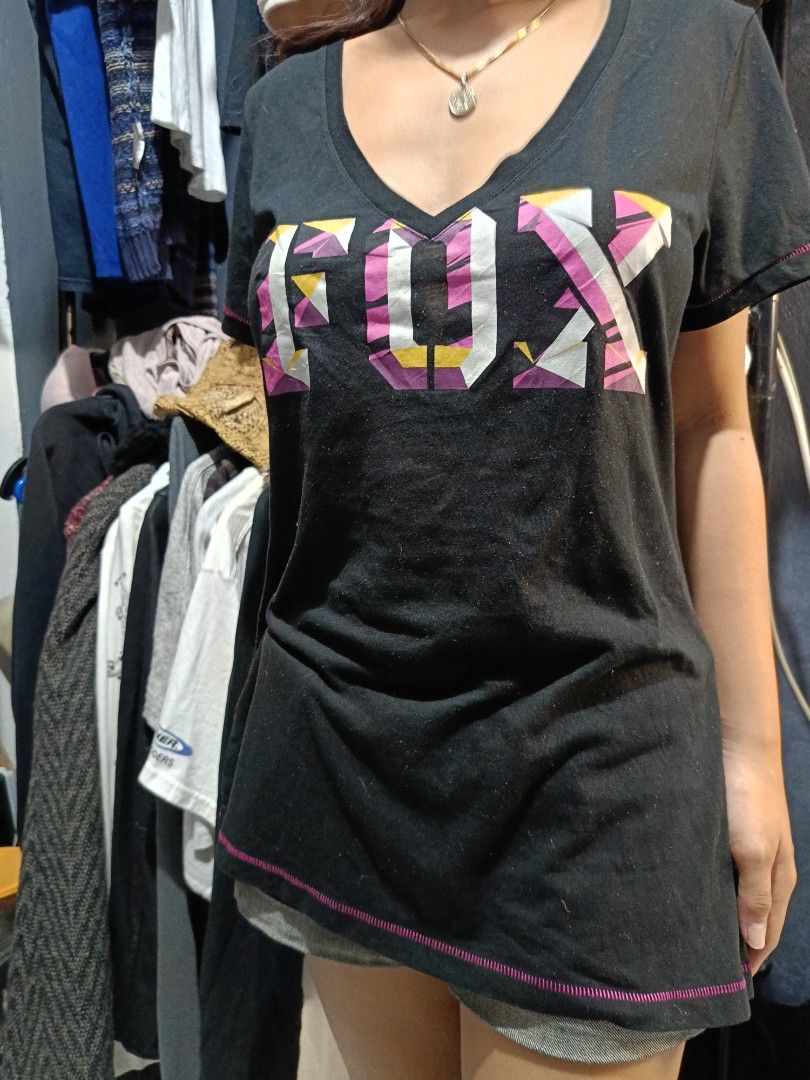 Y2k fox big print top (Category: Blouses) located in Binangonan. Submitted by uhwhynot (Listing ID 1460508886, Image 2). Description: .