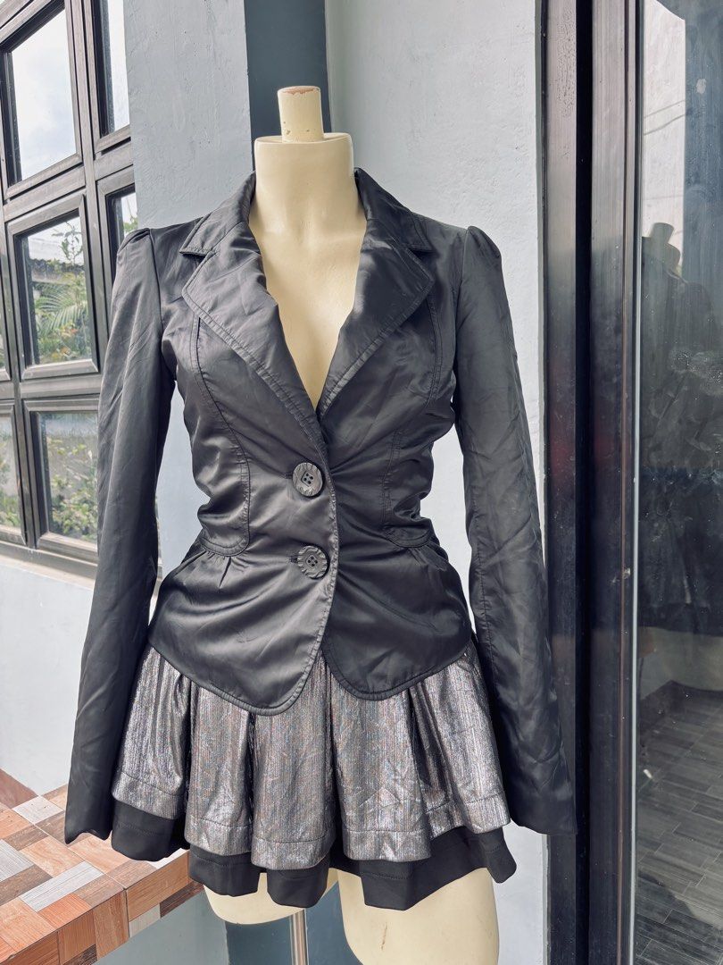 Y2k ONLY Black Satin Blazer with Button Detail (Category: Coats, Jackets and Outerwear) located in Mati. Submitted by sharieeng (Listing ID 1460655585, Image 2). Description: - ONLY Black Satin Blazer - Size: 36S - Unique button closure - Fabric with a slight sheen - Flattering fit - Perfect for dressing up or down.