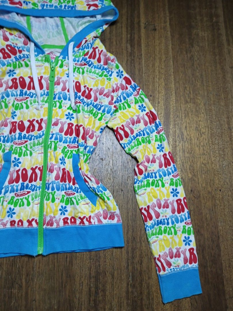Y2k Roxy hooded jacket small women's (Category: Coats, Jackets and Outerwear) located in Mandaluyong City. Submitted by beloved_kirara (Listing ID 1460589844, Image 3). Description: good condition no issue small on tag dimension L 22 w 16.5 S 23 2800 + sf location mandaluyong willing to meet up as long as it's near my area.
