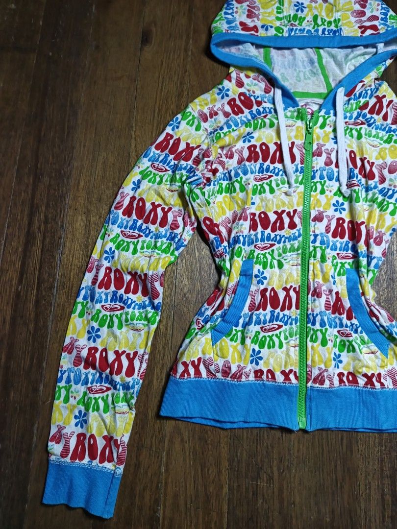 Y2k Roxy hooded jacket small women's (Category: Coats, Jackets and Outerwear) located in Mandaluyong City. Submitted by beloved_kirara (Listing ID 1460589844, Image 2). Description: good condition no issue small on tag dimension L 22 w 16.5 S 23 2800 + sf location mandaluyong willing to meet up as long as it's near my area.