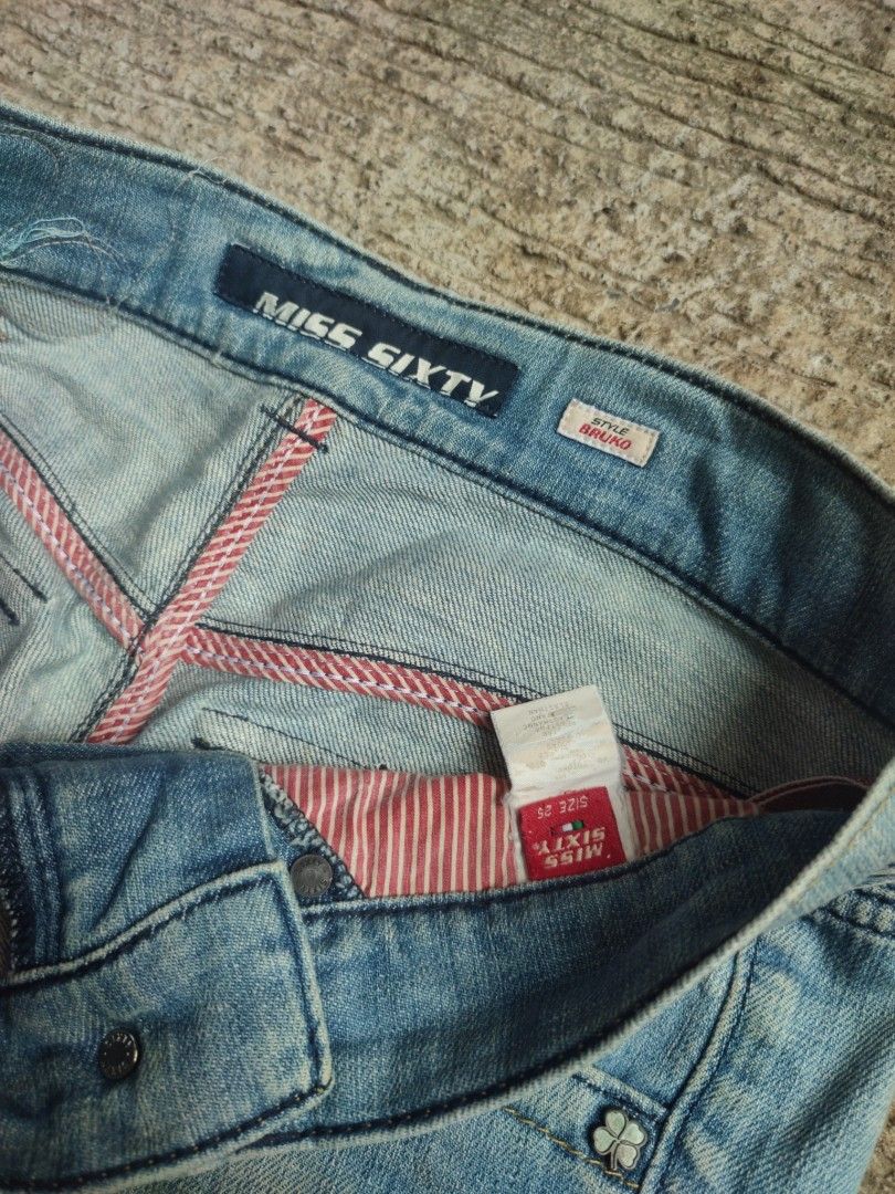 Y2K VINTAGE MISS60 CAPRI PANTS (Category: Other Bottoms) located in Manila. Submitted by _wtfroza (Listing ID 1460600891, Image 3). Description: 📌size: waist: 24-26 (25 on tags) rise: 7 thigh: 10 length: 30 hem opening: 7 (adjustable) -no issues, need wash -9/10, good condition.
