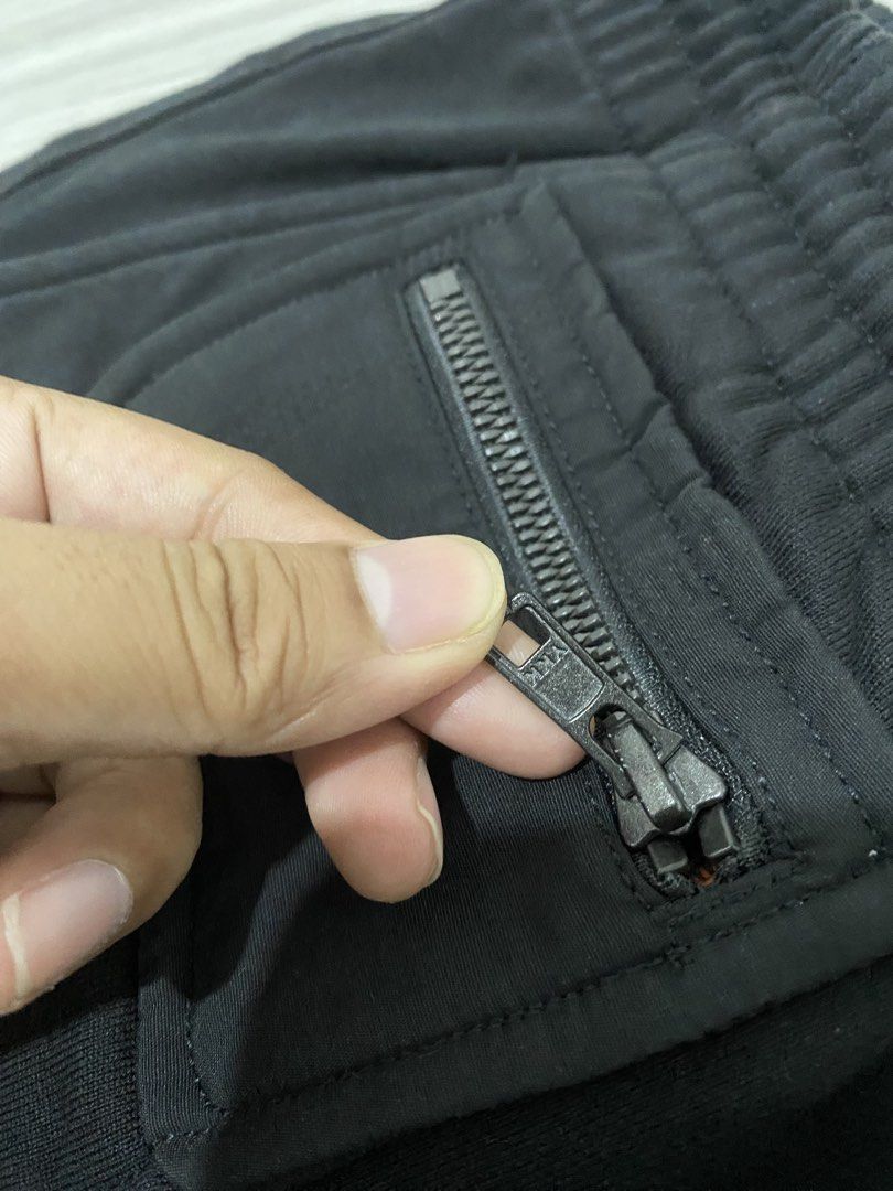 y3 adidas (Category: Joggers) located in Manila. Submitted by vizcarrach03925 (Listing ID 1460656949, Image 3). Description: .