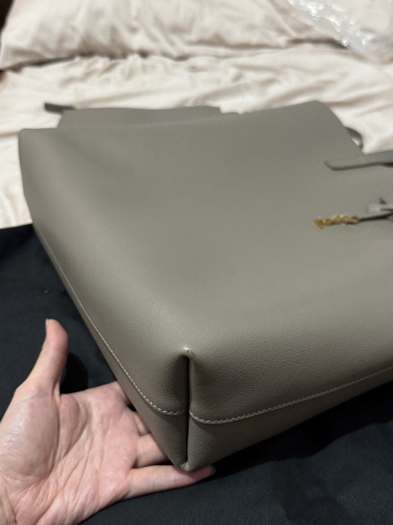 YSL Leather Tote Bag (Category: Luxury Bags & Wallets) located in Taguig. Submitted by smnthdcstr (Listing ID 1460509225, Image 2). Description: YSL Saint Laurent North/South Leather Tote (N/S) bag with pouch (shopping tote bag) Complete with paper bag + bag dust bag Market Price is USD 1500 ORIGINAL Bought in YSL Japan last February - BRAND NEW Detailed pics uploaded. Negotiable RFS: smaller bag Meetups: Air Mall Makati or Lower Antipolo Shippin