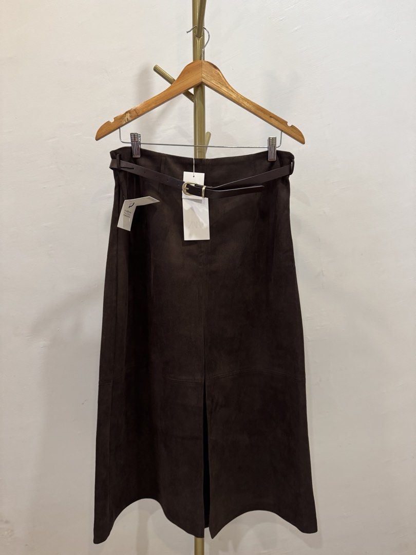 Zara Belt Skirt (Category: Skirts) located in Quezon City. Submitted by shopper_xoxo (Listing ID 1460656916, Image 3). Description: Brand new with tag 😊 📦 From Zara Japan 🚚 On hand and ready to ship MOP: GCash and BPI Shipping starts at ₱65 only ✨ .