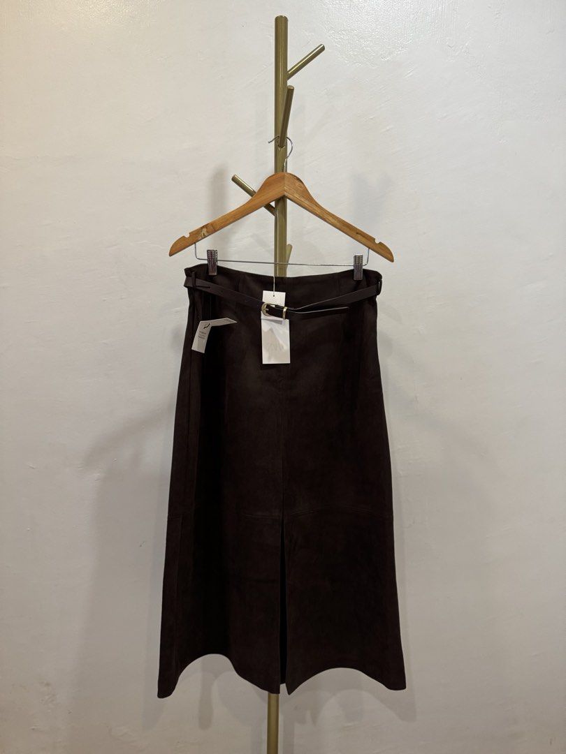 Zara Belt Skirt (Category: Skirts) located in Quezon City. Submitted by shopper_xoxo (Listing ID 1460656916, Image 2). Description: Brand new with tag 😊 📦 From Zara Japan 🚚 On hand and ready to ship MOP: GCash and BPI Shipping starts at ₱65 only ✨ .