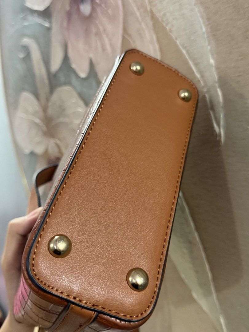 Zara croc-effect rectangular shoulder/crossbody bag (Category: Cross-body Bags) located in Iligan City. Submitted by my.preloved29 (Listing ID 1460525809, Image 2). Description: NEVER BEEN WORN! Got this for 2k plus.