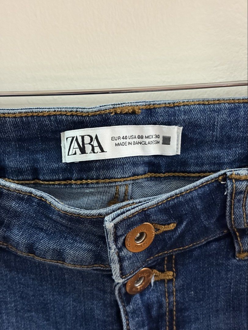 Zara Dark Blue Denim Jeans (Category: Jeans) located in San Juan City. Submitted by sel.ler (Listing ID 1460611337, Image 3). Description: - Zara Blue Denim Jeans - Made in Bangladesh - Size: EUR 40 / USA 08 / MEX 30 - Versatile staple piece for any wardrobe.