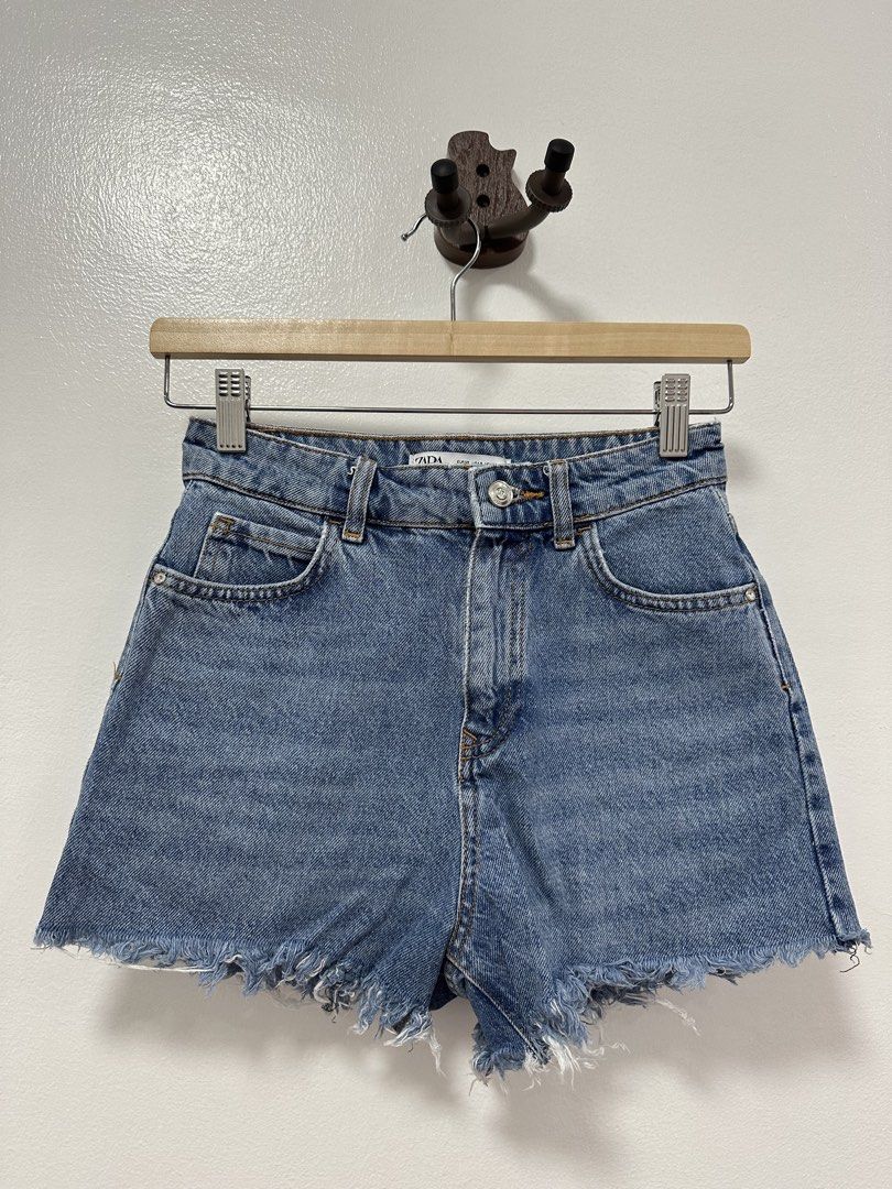 Zara Denim Shorts (Category: Shorts) located in Paranaque City. Submitted by kokoclosets (Listing ID 1460676650, Image 1). Description: Still good as new!.