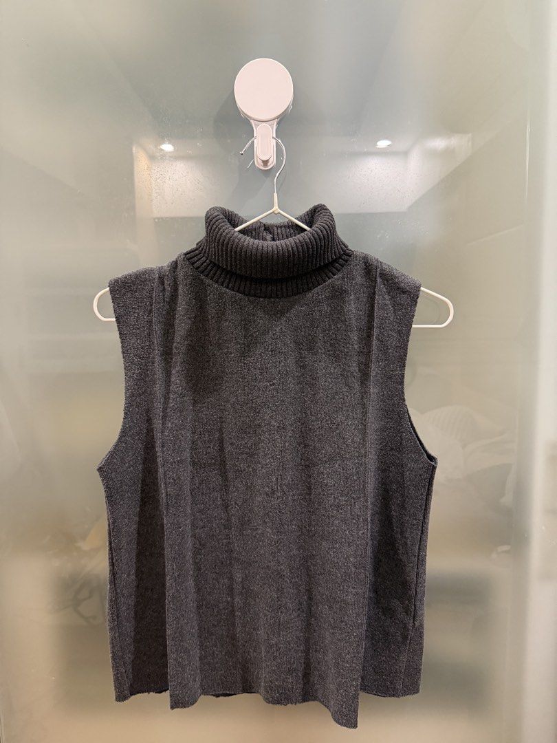 ZARA Gray Turtle Neck (Category: Sleeveless) located in Pasig City. Submitted by maraaaaaa (Listing ID 1460675747, Image 1). Description: .