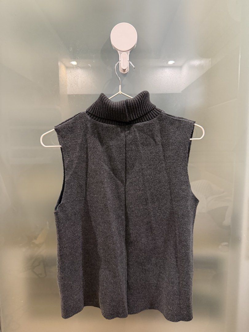 ZARA Gray Turtle Neck (Category: Sleeveless) located in Pasig City. Submitted by maraaaaaa (Listing ID 1460675747, Image 2). Description: .