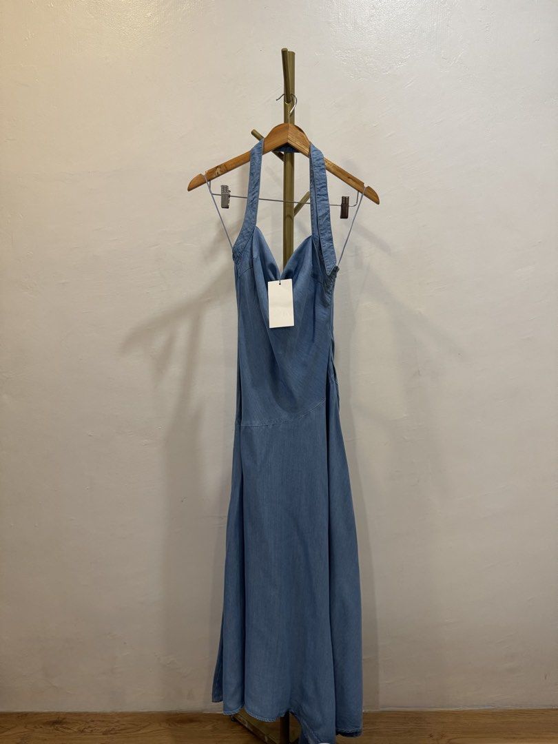 Zara Halter Dress (Category: Dresses) located in Quezon City. Submitted by shopper_xoxo (Listing ID 1460671617, Image 2). Description: Brand new with tag 😊 📦 From Zara Japan 🚚 On hand and ready to ship MOP: GCash and BPI Shipping starts at ₱65 only ✨ .