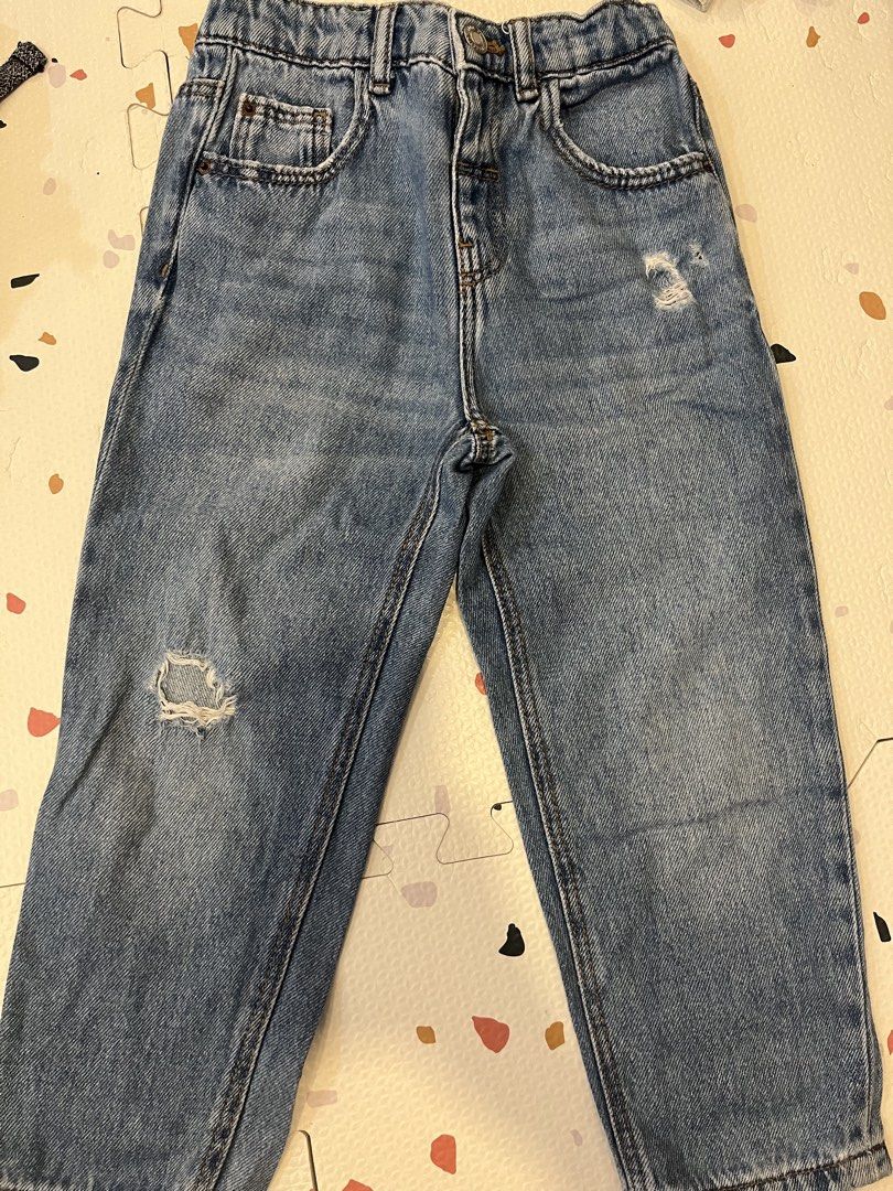 Zara Kids Jeans Size 3-4 (Category: Babies & Kids Fashion) located in Las Pinas. Submitted by preloved_mum (Listing ID 1460538359, Image 1). Description: - Blue denim jeans for kids - Size: 3-4 years / 104cm - Comfortable elastic waistband - Trendy distressed details on the knees - Ideal for everyday wear.