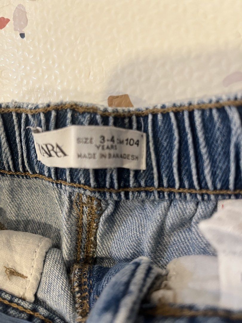 Zara Kids Jeans Size 3-4 (Category: Babies & Kids Fashion) located in Las Pinas. Submitted by preloved_mum (Listing ID 1460538359, Image 2). Description: - Blue denim jeans for kids - Size: 3-4 years / 104cm - Comfortable elastic waistband - Trendy distressed details on the knees - Ideal for everyday wear.