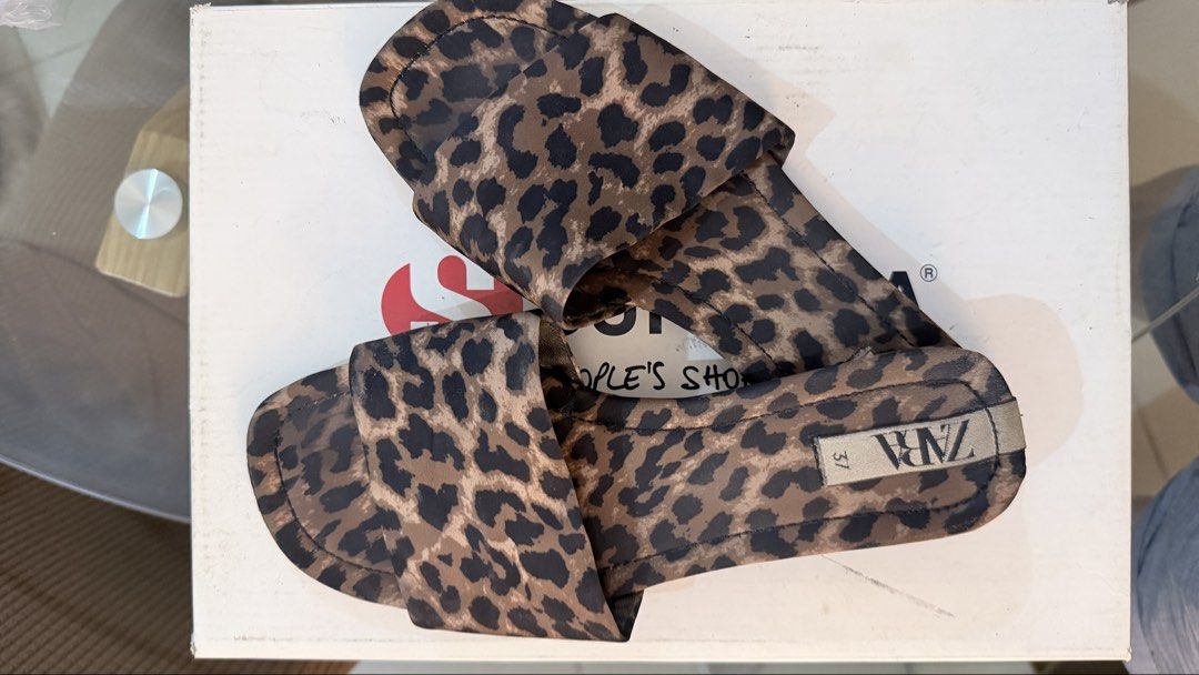 ZARA leopard flats (Category: Flats & Sandals) located in Quezon City. Submitted by bangtankthv (Listing ID 1460688629, Image 2). Description: Just need cleaning due to storage. No other flaws.