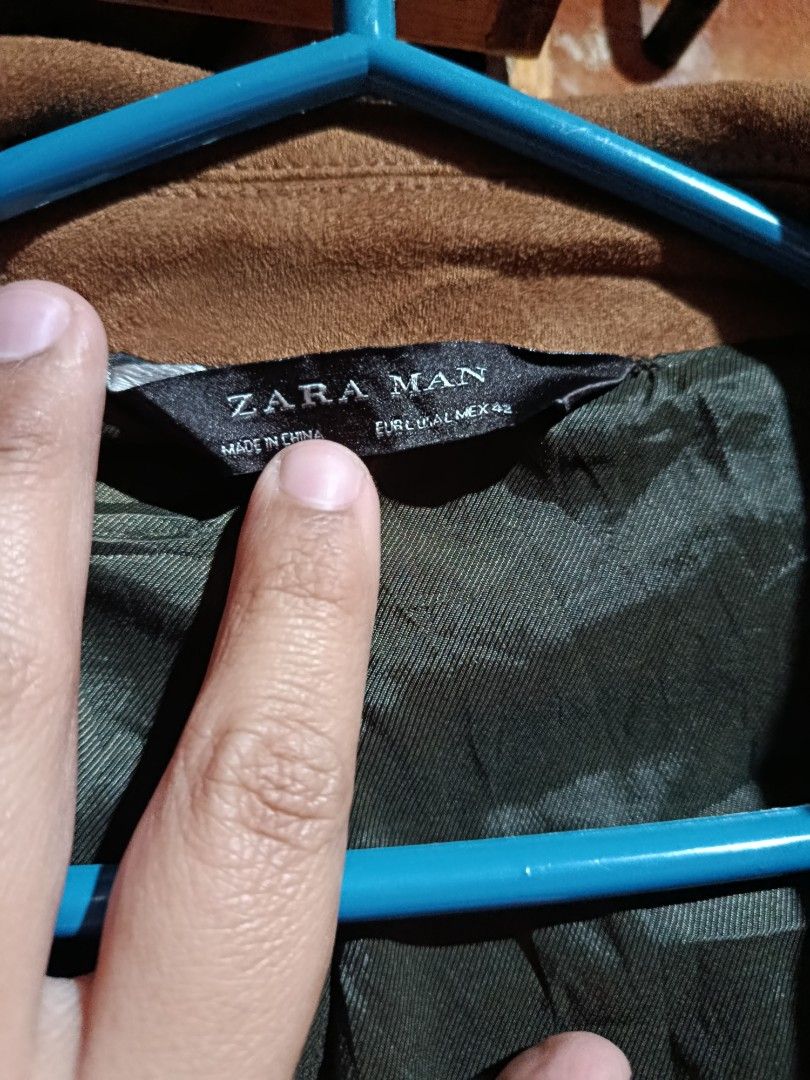 Zara Man Brown Suede Biker Jacket (Category: Coats, Jackets and Outerwear) located in Baguio. Submitted by dlv89288 (Listing ID 1460631146, Image 2). Description: - Zara Man Brown Suede Biker Jacket - Zip-up front with pockets - Ribbed detail on shoulders and sleeves - Lined interior - Size: 42 (EUR/UK/MEX) - missing part of the puller but still works nice - 22 x 26.
