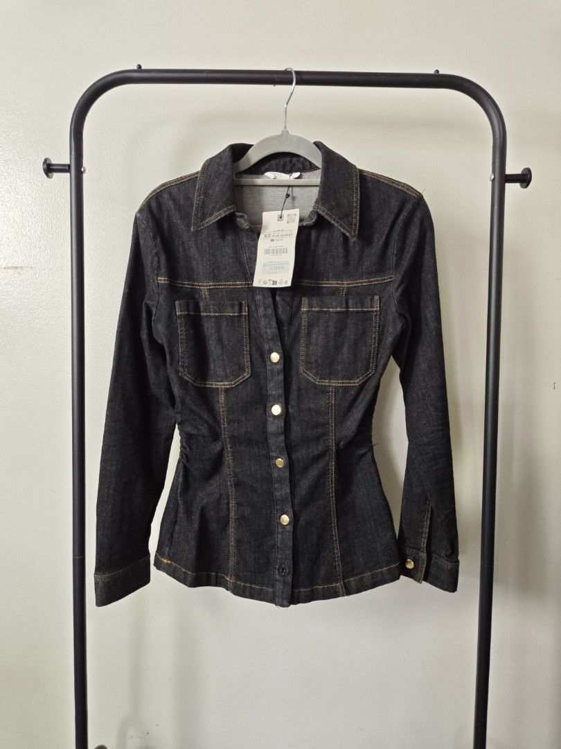 ZARA original & Brandnew denim jacket (Category: Coats, Jackets and Outerwear) located in Quezon City. Submitted by elegantephbycharlie (Listing ID 1460586054, Image 2). Description: .