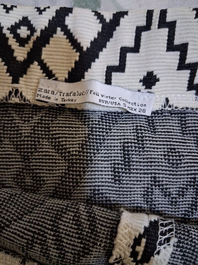 Zara Pencil Skirt (Category: Other Bottoms) located in Santa Maria. Submitted by bax19 (Listing ID 1460583451, Image 3). Description: - Zara Trousers from Fall/Winter Collection - Stylish black and white geometric pattern - Made in Turkey - Size: EUR/USA S M/L 28 - Comfortable fit.