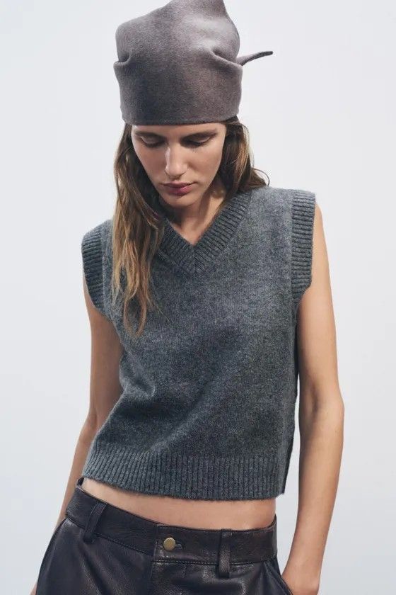 ZARA PLAIN KNIT VEST TOP (Category: Sleeveless) located in San Pedro. Submitted by cyanide.slug.cat (Listing ID 1460612377, Image 3). Description: medium 39-44" bust 21" length.