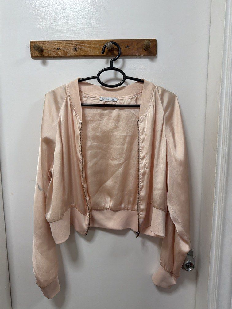 Zara Silk Jacket (Category: Coats, Jackets and Outerwear) located in Mandaluyong City. Submitted by declutterwithcarmen (Listing ID 1460509424, Image 1). Description: .