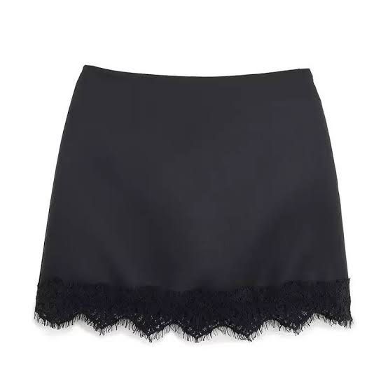 Zara Skort with Lace Trim (Category: Skirts) located in Taguig. Submitted by kmendoza09 (Listing ID 1460698134, Image 1). Description: Brand new With tags 100% authentic.