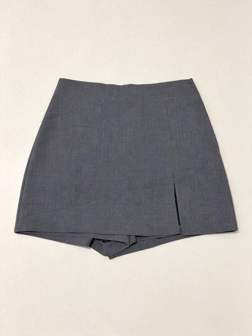 Zara Skort with slit detail (Category: Skirts) located in Olongapo. Submitted by aemax.cgtrading (Listing ID 1460687957, Image 2). Description: .