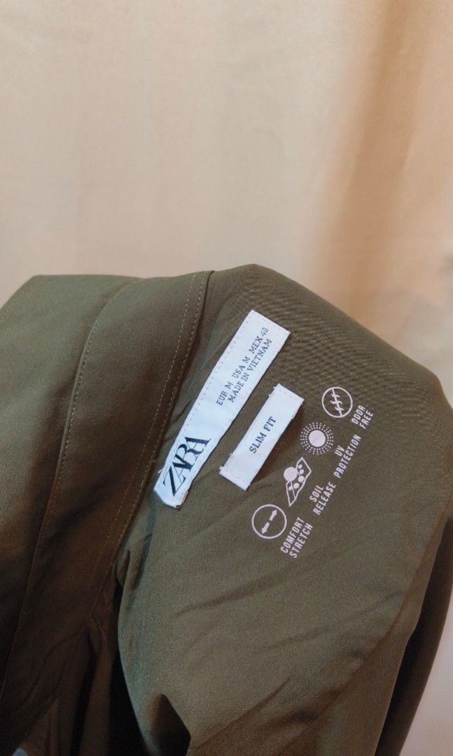 ZARA slim fit, high stretch mens (Category: Formal Shirts) located in Baguio. Submitted by esselingri00355 (Listing ID 1460637387, Image 3). Description: 450 only+sf 10/10 color rate (dark green) gcash payment j&t washed, ready to wear with minor issue,check photo.