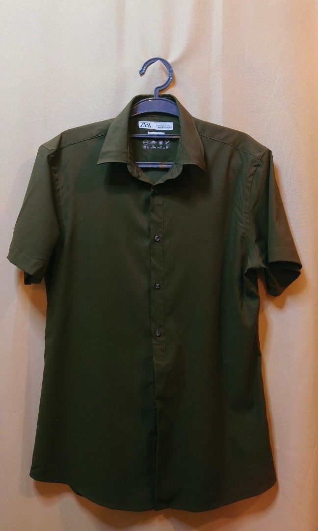 ZARA slim fit, high stretch mens (Category: Formal Shirts) located in Baguio. Submitted by esselingri00355 (Listing ID 1460637387, Image 1). Description: 450 only+sf 10/10 color rate (dark green) gcash payment j&t washed, ready to wear with minor issue,check photo.