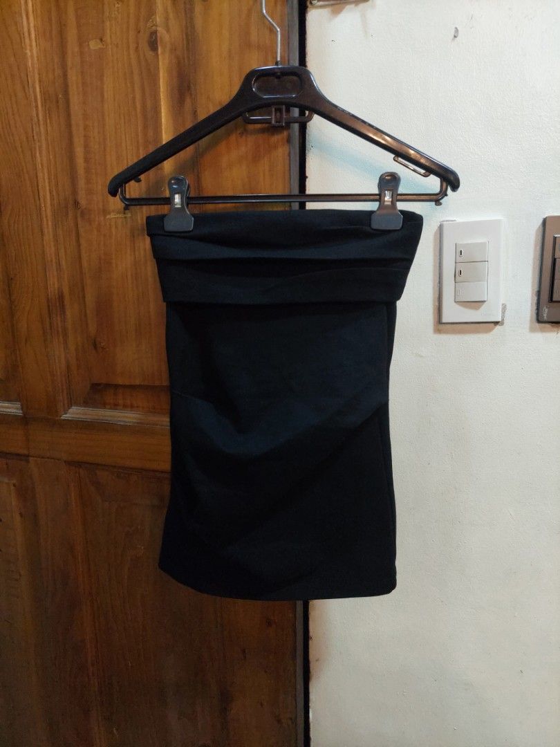 ZARA TUBE TOP (Category: Sleeveless) located in San Pedro. Submitted by cyanide.slug.cat (Listing ID 1460611254, Image 1). Description: xs-s 26-32" bust 17" length walang zipper.