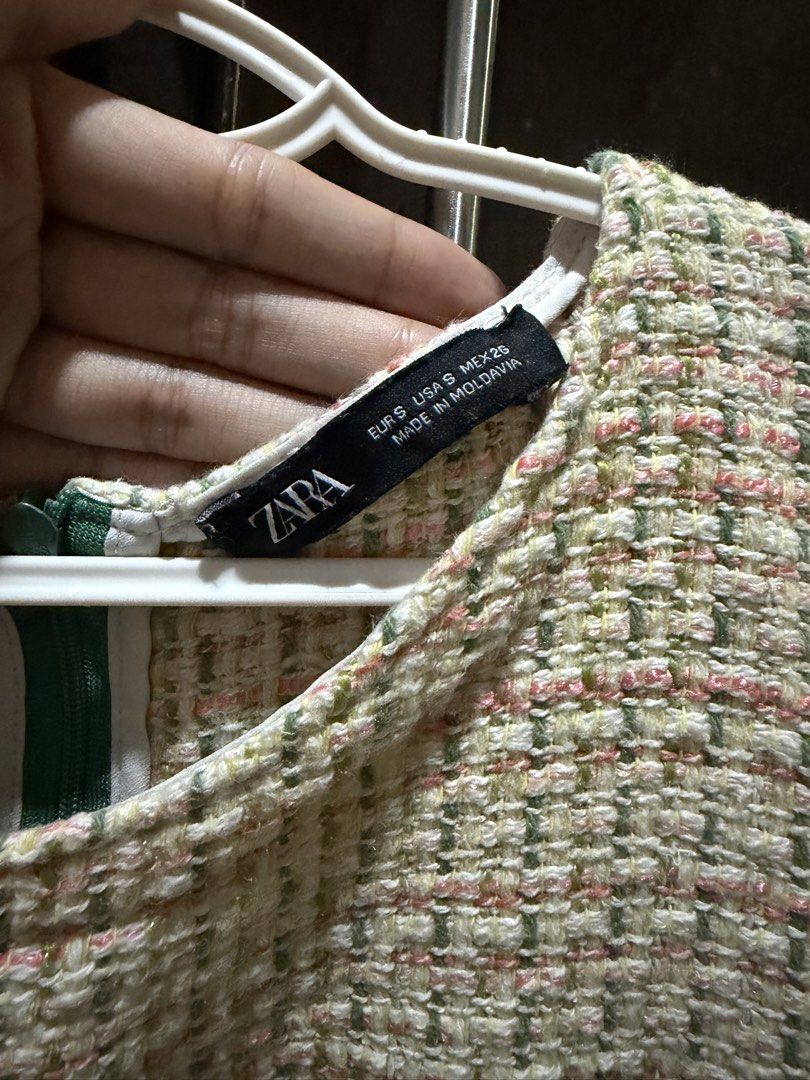 Zara Tweed Crop Top (Category: Blouses) located in Makati City. Submitted by thebasiccollection (Listing ID 1460524211, Image 2). Description: - Tweed Cropped Top - With pockets and zipper closure at the back - Can fit Small size.