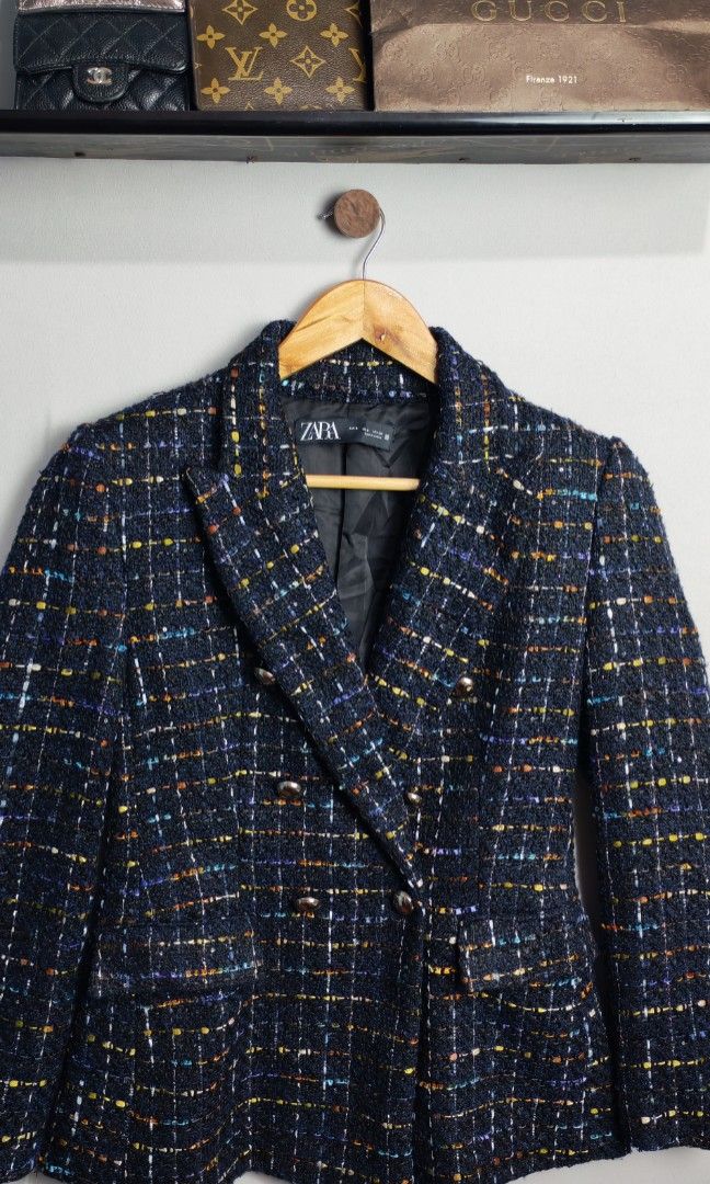 Zara Tweed Knit Cardigan Jacket (Category: Coats, Jackets and Outerwear) located in Baguio. Submitted by luxuryph2600_eric (Listing ID 1460514702, Image 2). Description: Zara Tweed Knit Cardigan Jacket 📌 Details⬇️⬇️⬇️ 📍Excellent Condition 📍Dimes 20*26 📍Color Rate 10/10 📍Size Medium 💰 PRICE 1500 FREE SHIPING 📌Loc. Baguio City Shipping Via J&T Reminder : Items are Thrifted and carefully Selected from Thrift Stores/Box/Bales Photos are Provid