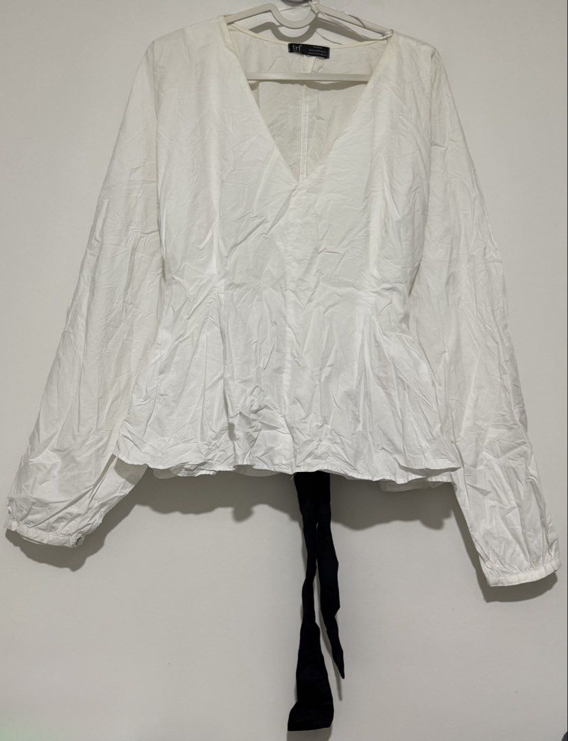 Zara White Belted Poplin Top (Category: Longsleeves) located in Naga. Submitted by tiindahunts (Listing ID 1460559424, Image 2). Description: From Hongkong box!.