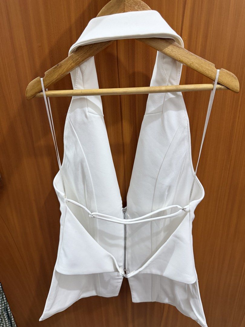 ZARA white halter backless top XS- Small (Category: Others Tops) located in Makati City. Submitted by petite_preloved2 (Listing ID 1460566178, Image 2). Description: Tried it on and washed .