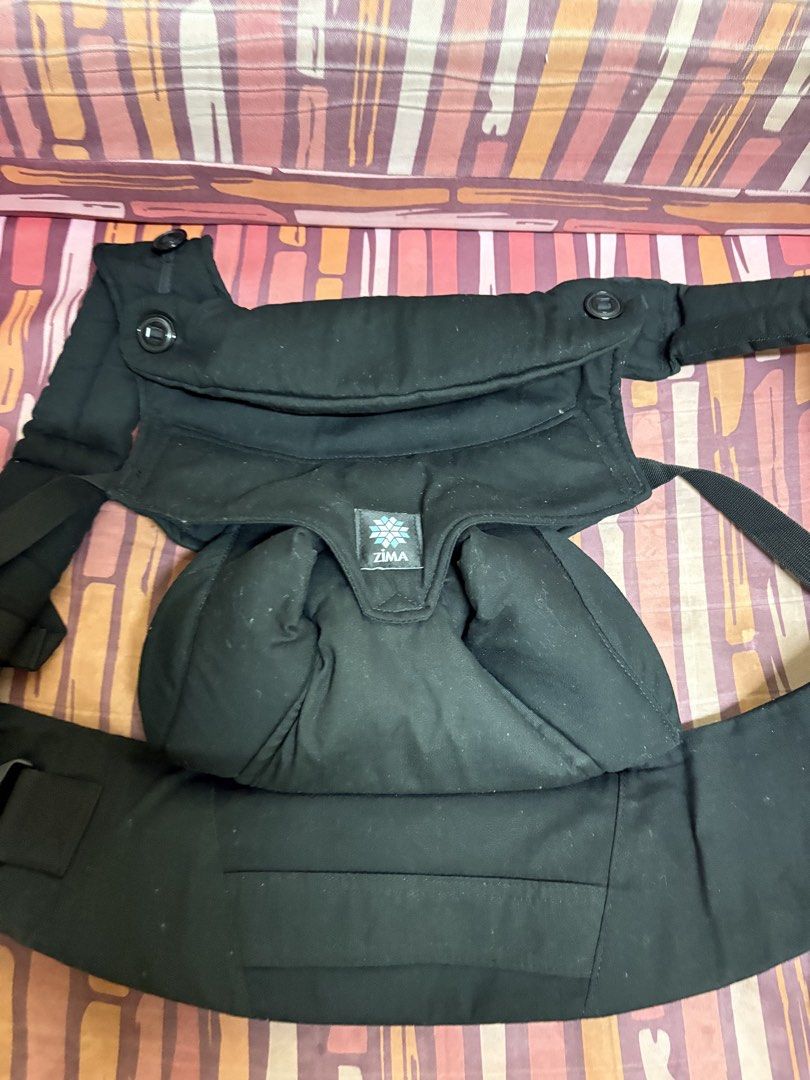 Zima Carrier (Category: Carriers & Slings) located in Quezon City. Submitted by alexiszowie (Listing ID 1460557059, Image 2). Description: Used once for trial lang sa baby ko kaso ayaw niya fussy siya pag nasa carrier natambak na lang siya. Price still negotiable.