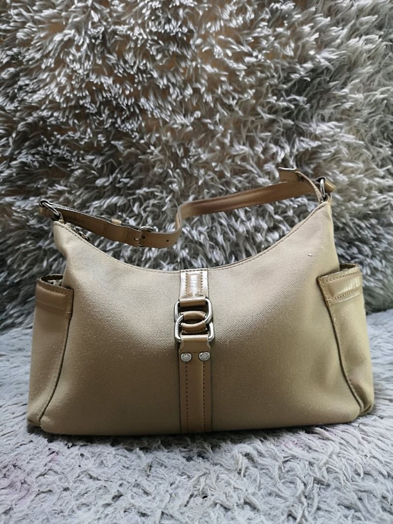 Zipper Closure Silver Tone Buckle Accent Shoulder Bag (Category: Shoulder Bags) located in Santa Cruz. Submitted by jmy_surplus.2 (Listing ID 1460590544, Image 1). Description: Size ; L - 8 W - 12 Color ; Beige Type ; Shoulder Bag Brand ; No brand Material ; Nylon Style ; Beige Zipper Closure Shoulder Bag LR 167 JMY 1 Batch #219.