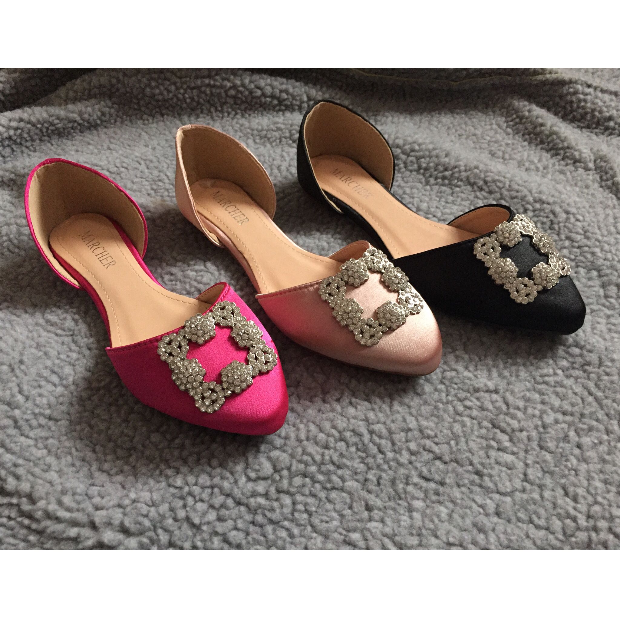 (Kategori: ) berada di . Dikirim oleh collins_shop (ID iklan 1382324246, Gambar 1). Deskripsi: .