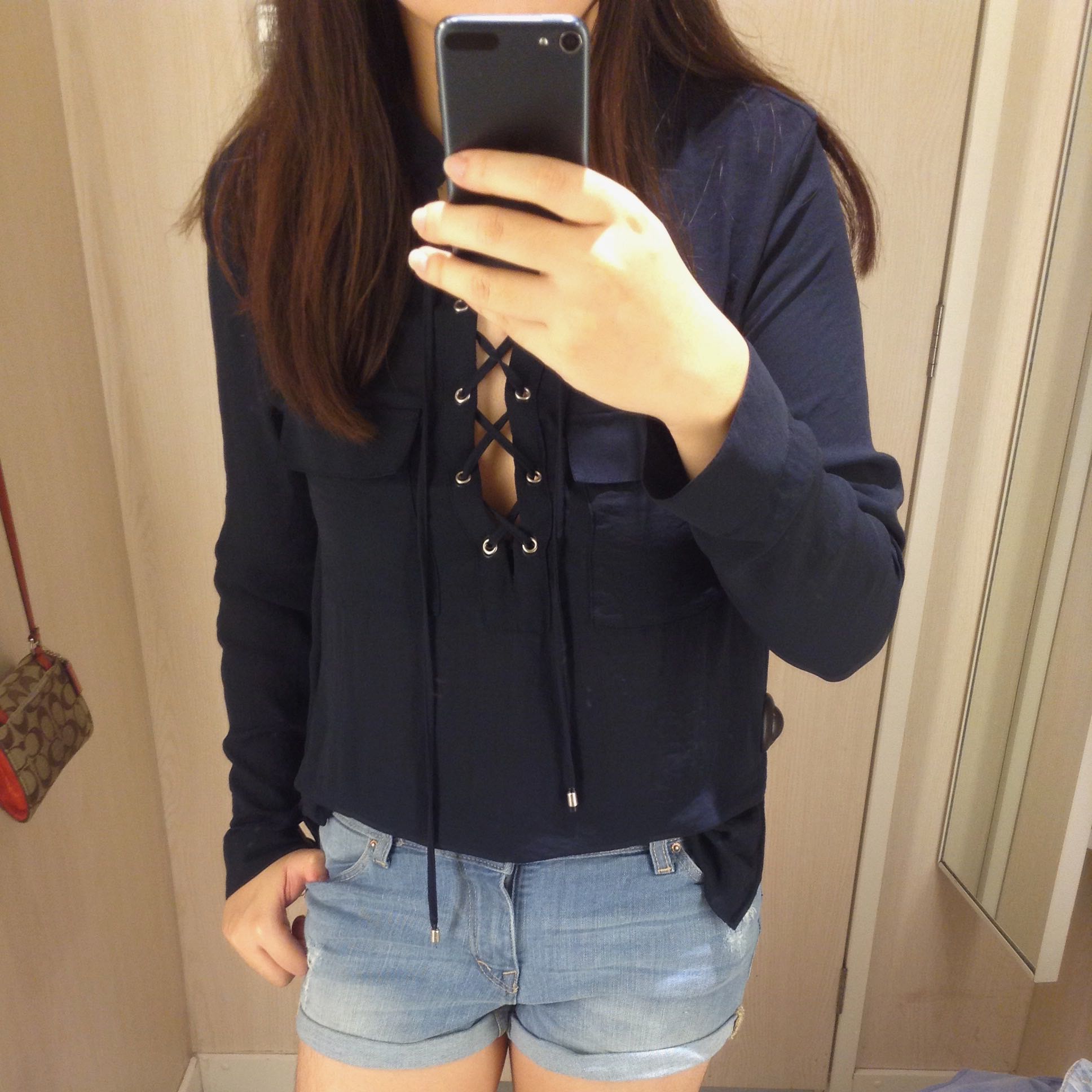 (Category: ) located in . Submitted by trendshopmnl (Listing ID 1335567462, Image 1). Description: .