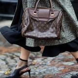 (Category: ) located in . Submitted by fashlook (Listing ID 1381952737, Image 1). Description: .