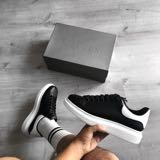 (Category: ) located in . Submitted by kicksbyauthentic (Listing ID 1066956251, Image 1). Description: .