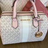(Category: ) located in . Submitted by queenhfashionbrands (Listing ID 1150462876, Image 1). Description: .
