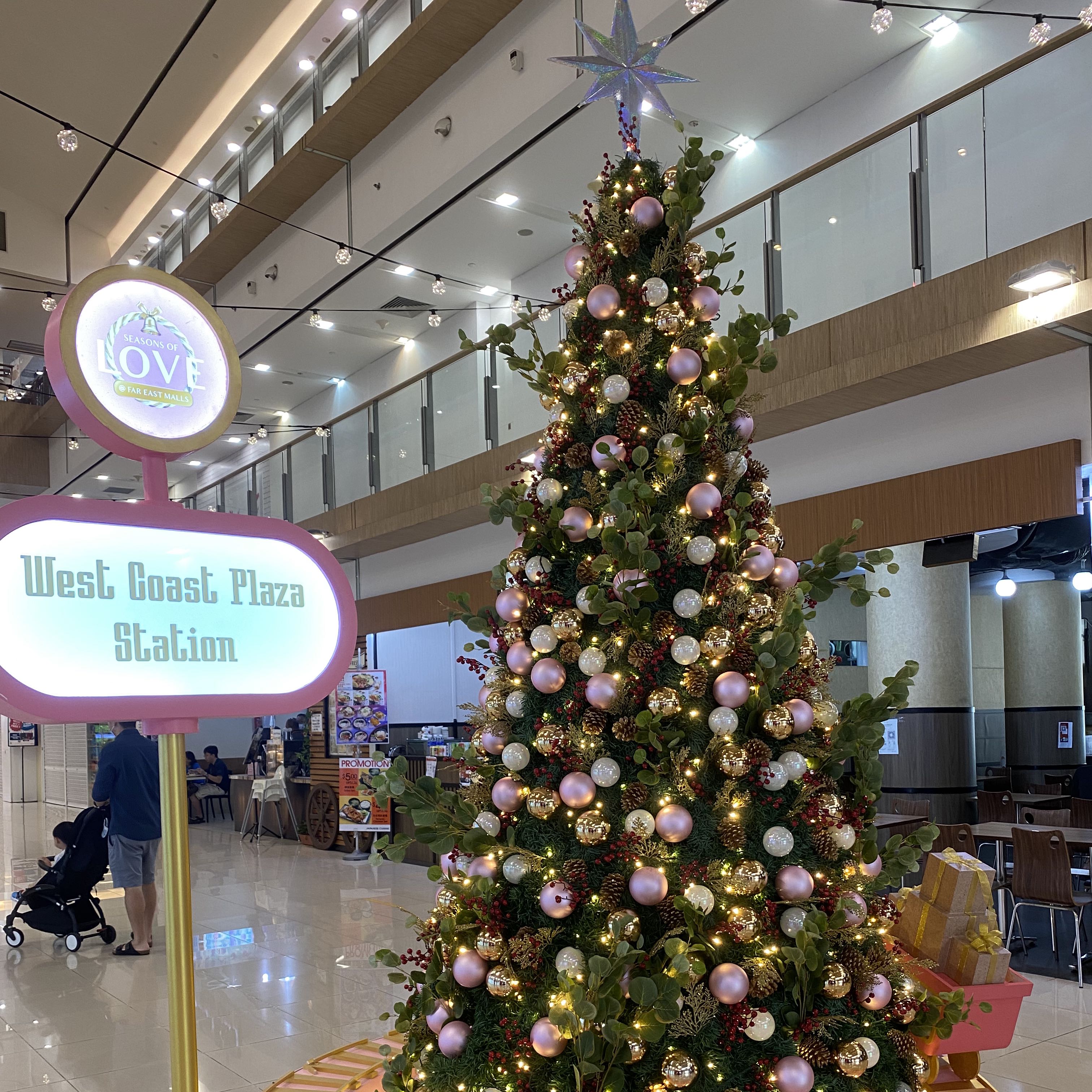 Louis Vuitton Christmas Tree, South Coast Plaza : r/Louisvuitton