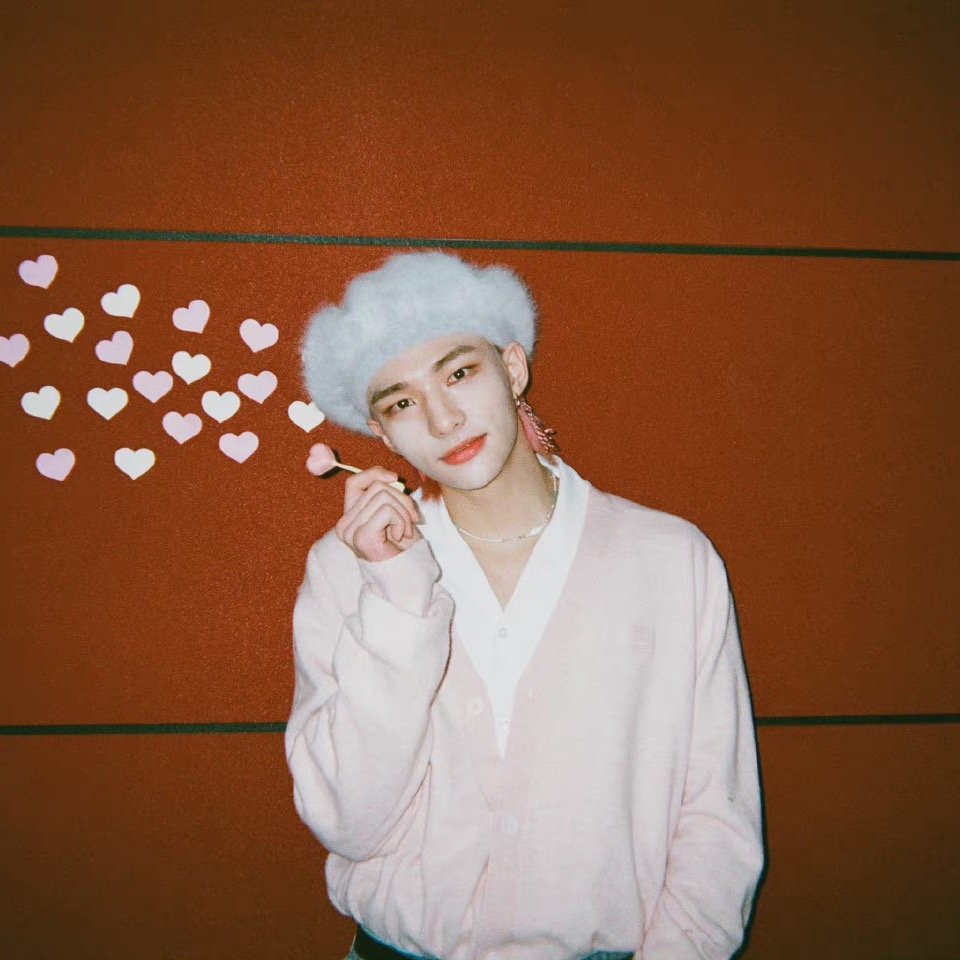 (分類:)位於 。 由 whyunjin_skz 提交(商品編號 1433352750,圖片 1)。簡介: 。