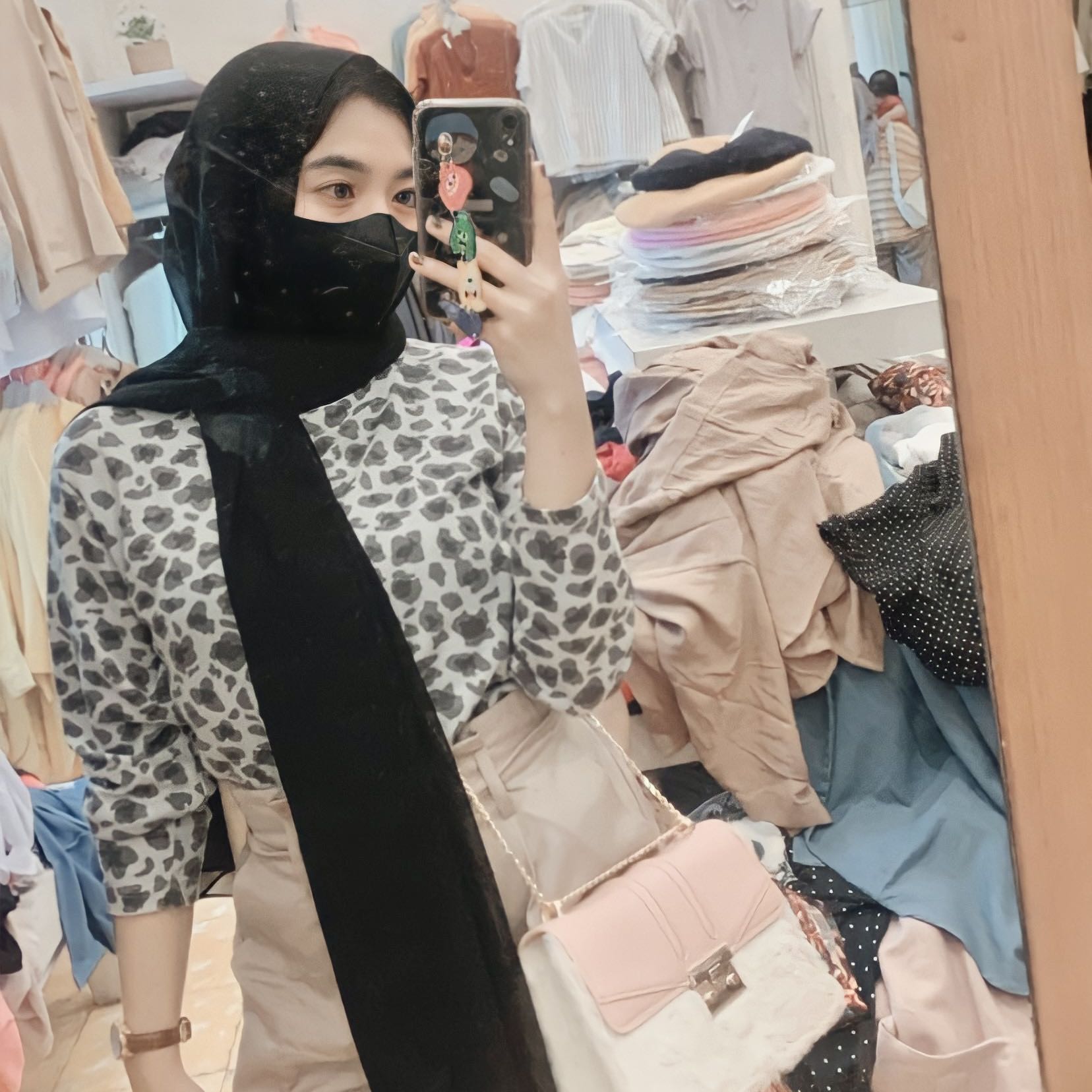 (Kategori: ) berada di . Dikirim oleh declutterbyser (ID iklan 1379877399, Gambar 1). Deskripsi: .