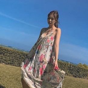 (Category: ) located in . Submitted by JennieBunnyWardrobe (Listing ID 1373645025, Image 1). Description: .