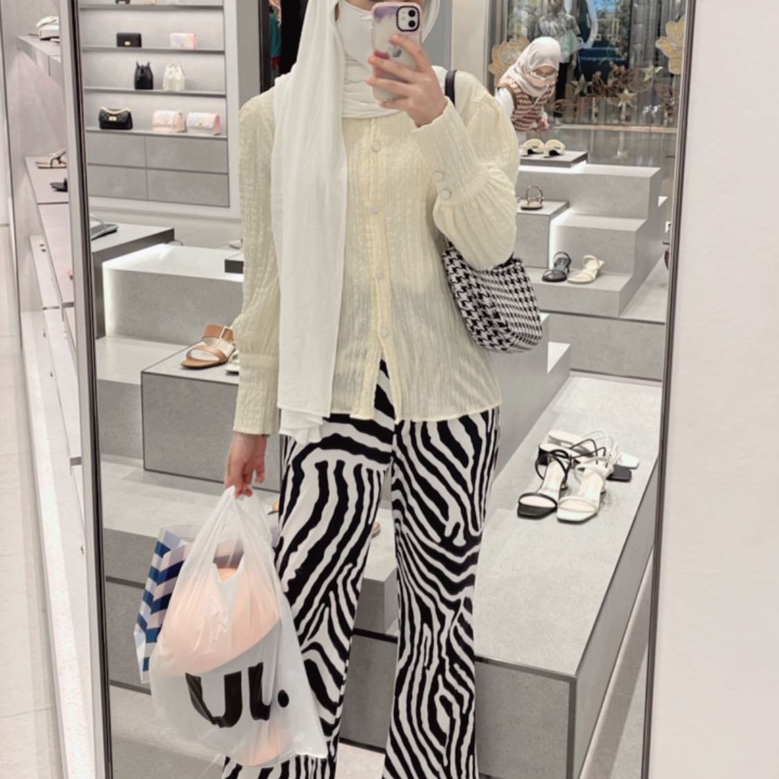 (Category: ) located in . Submitted by preloved.dilaz (Listing ID 1460643012, Image 1). Description: .