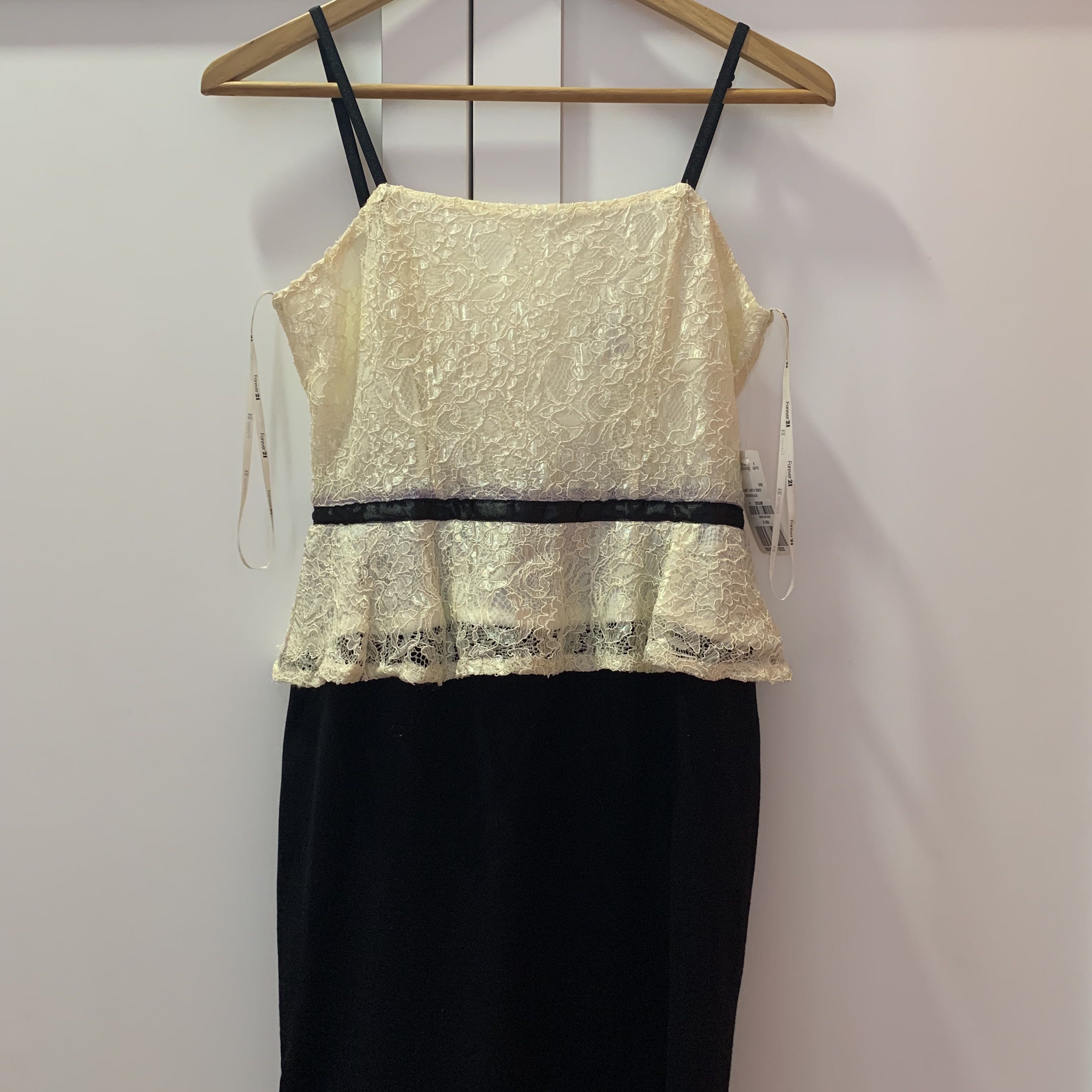 (Category: ) located in . Submitted by 88wardrobe (Listing ID 1359862798, Image 1). Description: .