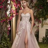 (分類:)位於 。 由 ToBeLove_Bridal 提交(商品編號 1381453474,圖片 1)。簡介: 。