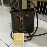 (Kategori: ) berada di . Dikirim oleh ciaaaah (ID iklan 1381206358, Gambar 1). Deskripsi: .