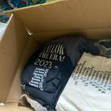 (Category: ) located in . Submitted by officialconcertsmerchbuyer2 (Listing ID 1380353533, Image 1). Description: .